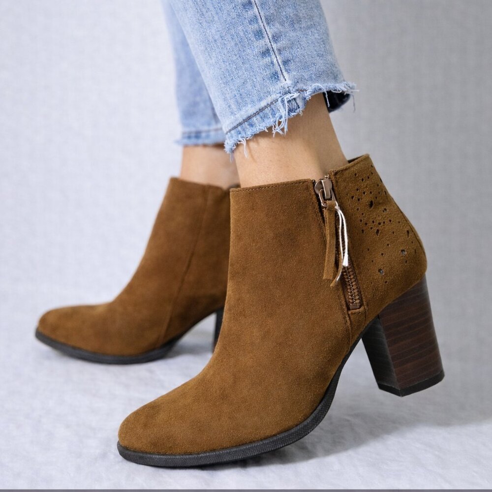 *NWOT* American Eagle Brown Suede Ankle Booties Block Heel Side Zip Sz. 9